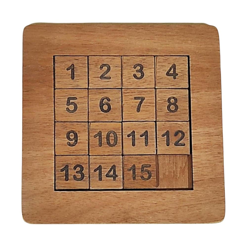 Jogo do 15 em madeira para deslizar os blocos numéricos e organizar de 1 a 15.
