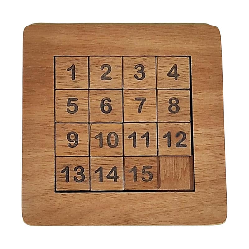 Jogo do 15 em madeira para deslizar os blocos numéricos e organizar de 1 a 15.