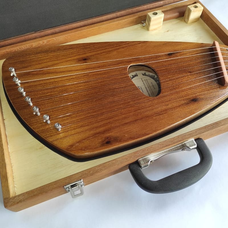 kantele pentatonico 7 cordas com estojo efeito madeira